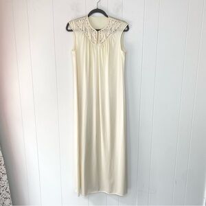 Vanity Fair Night Gown Sleep Wear Womens Cream Sleeveless Floral 18” PTP Sz M?